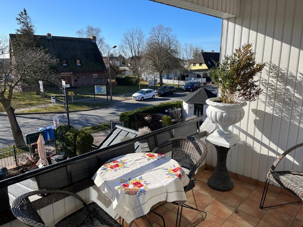 Cafesahne U Pension Dranske Exterior photo