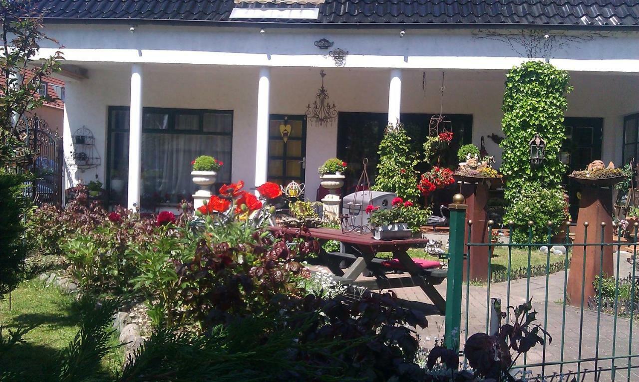 Cafesahne U Pension Dranske Exterior photo